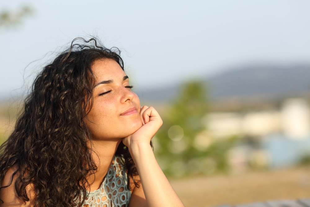 Woman breathes easily while outside in the sunshine thanks to balloon sinuplasty.